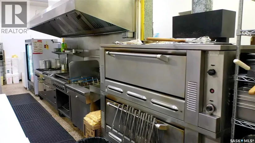 516 & 522 Broadway Street W, Yorkton, SK - Image 15