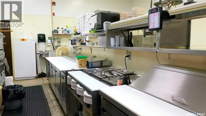 516 & 522 Broadway Street W, Yorkton, SK - Image 16