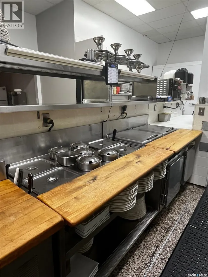 516 & 522 Broadway Street W, Yorkton, SK - Image 18