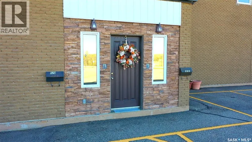 516 & 522 Broadway Street W, Yorkton, SK - Image 28